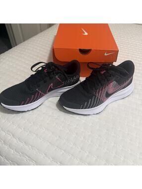 Nike Run Defy 6.5 Women's Road Running Shoes Black & Pink Lace-Up Sneakers NIB